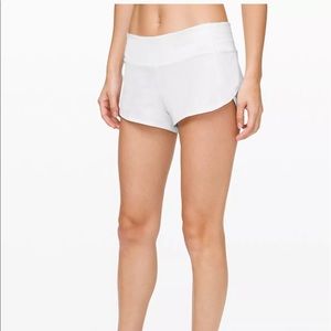 LULULEMON WHITE SPEED UP 2.5 SHORTS